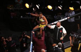 Fotos da grande vitria de Amanda Nunes pelo cinturo do UFC