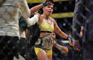 Fotos da grande vitria de Amanda Nunes pelo cinturo do UFC