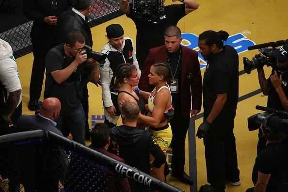 Fotos da grande vitria de Amanda Nunes pelo cinturo do UFC