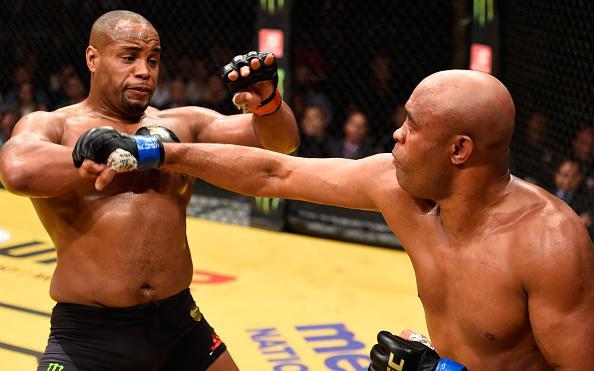 Fotos da derrota de Anderson Silva para Daniel Cormier no UFC 200