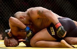 Fotos da derrota de Anderson Silva para Daniel Cormier no UFC 200