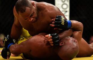 Fotos da derrota de Anderson Silva para Daniel Cormier no UFC 200