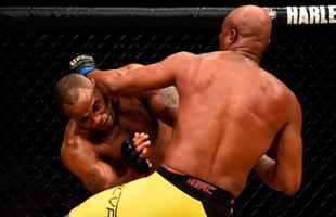 Fotos da derrota de Anderson Silva para Daniel Cormier no UFC 200