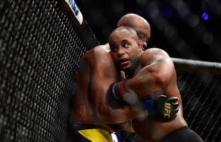 Fotos da derrota de Anderson Silva para Daniel Cormier no UFC 200