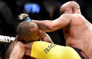 Fotos da derrota de Anderson Silva para Daniel Cormier no UFC 200