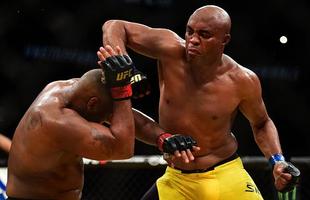 Fotos da derrota de Anderson Silva para Daniel Cormier no UFC 200