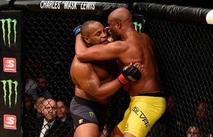 Fotos da derrota de Anderson Silva para Daniel Cormier no UFC 200
