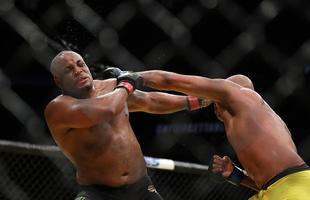 Fotos da derrota de Anderson Silva para Daniel Cormier no UFC 200