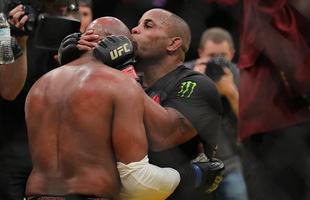 Fotos da derrota de Anderson Silva para Daniel Cormier no UFC 200