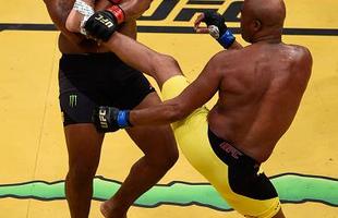 Fotos da derrota de Anderson Silva para Daniel Cormier no UFC 200