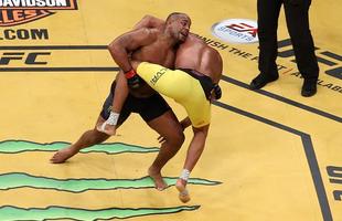 Fotos da derrota de Anderson Silva para Daniel Cormier no UFC 200