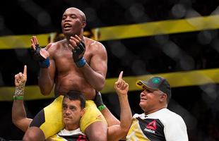 Fotos da derrota de Anderson Silva para Daniel Cormier no UFC 200