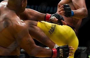 Fotos da derrota de Anderson Silva para Daniel Cormier no UFC 200