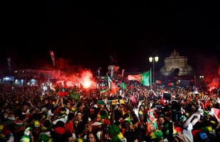 Torcedores portugueses festejam nas ruas de Lisboa a conquista indita da Eurocopa