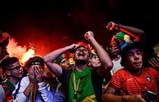 Torcedores portugueses festejam nas ruas de Lisboa a conquista indita da Eurocopa