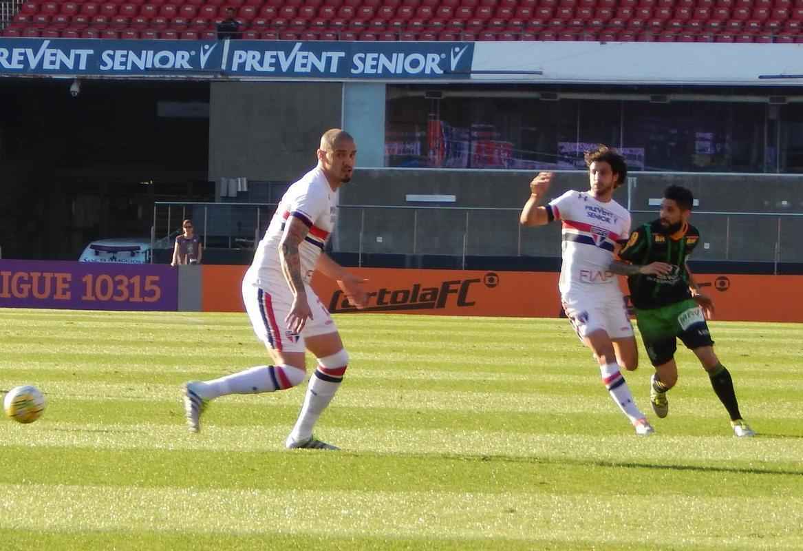 Amrica  derrotado pelo So Paulo por 3 a 0, no Morumbi