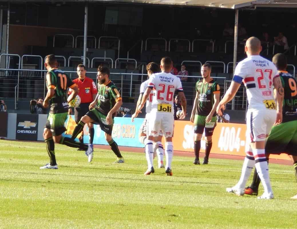 Amrica  derrotado pelo So Paulo por 3 a 0, no Morumbi