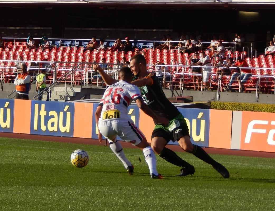 Amrica  derrotado pelo So Paulo por 3 a 0, no Morumbi