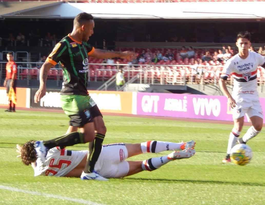 Amrica  derrotado pelo So Paulo por 3 a 0, no Morumbi