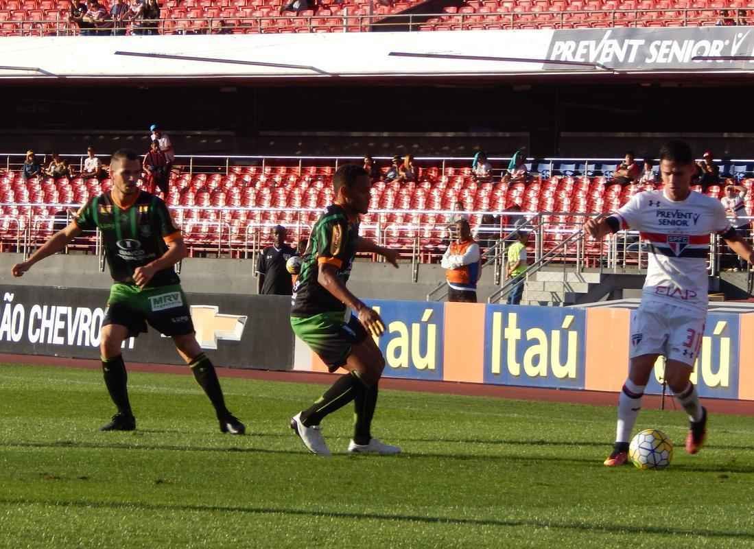 Amrica  derrotado pelo So Paulo por 3 a 0, no Morumbi