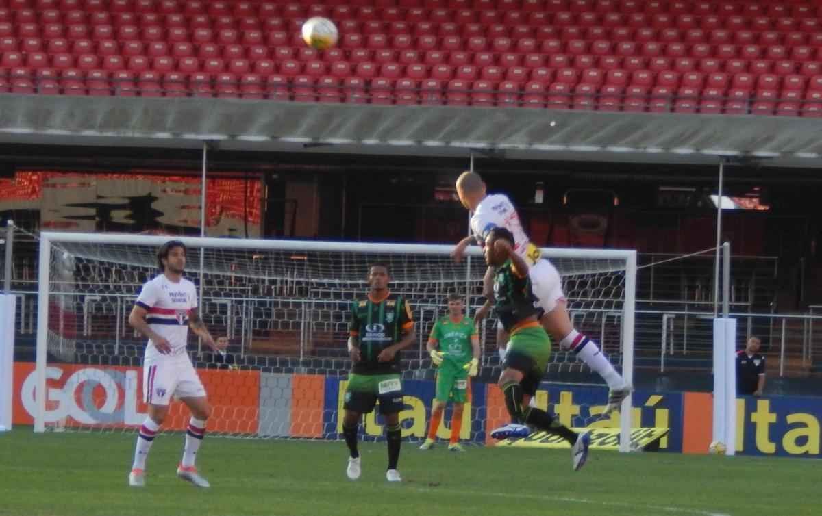 Amrica  derrotado pelo So Paulo por 3 a 0, no Morumbi