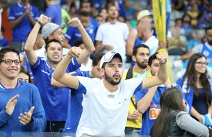 Imagens da torcida do Cruzeiro no jogo contra o Atltico-PR