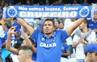 Imagens da torcida do Cruzeiro no jogo contra o Atltico-PR
