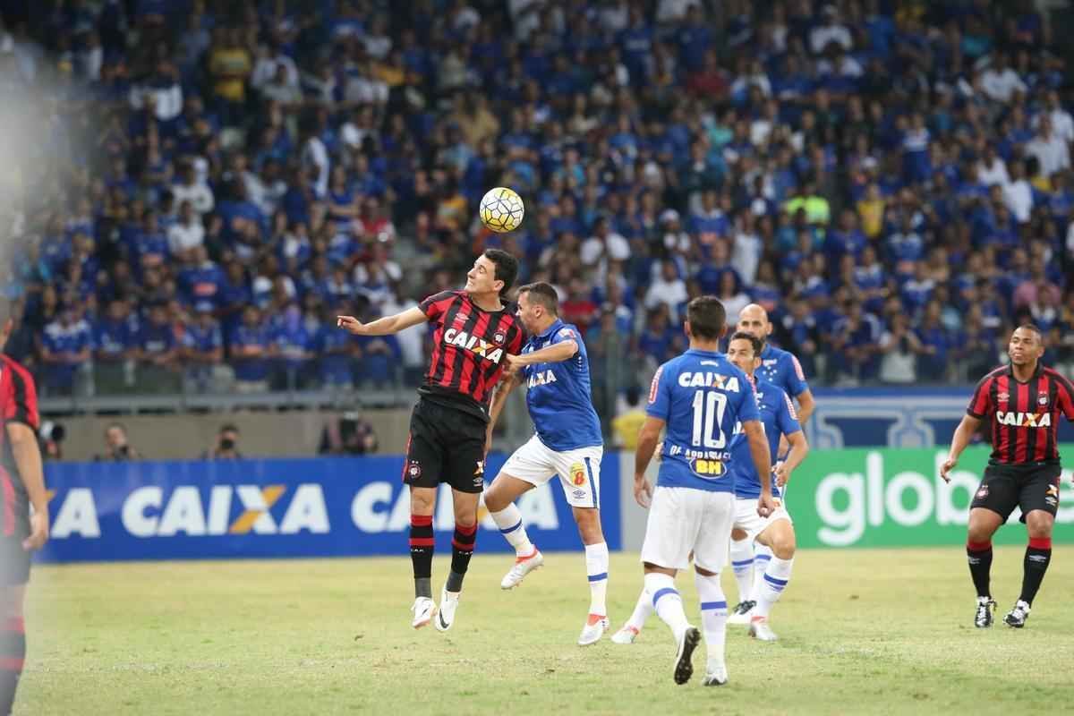 Fotos da partida entre Cruzeiro e Atltico-PR no Mineiro