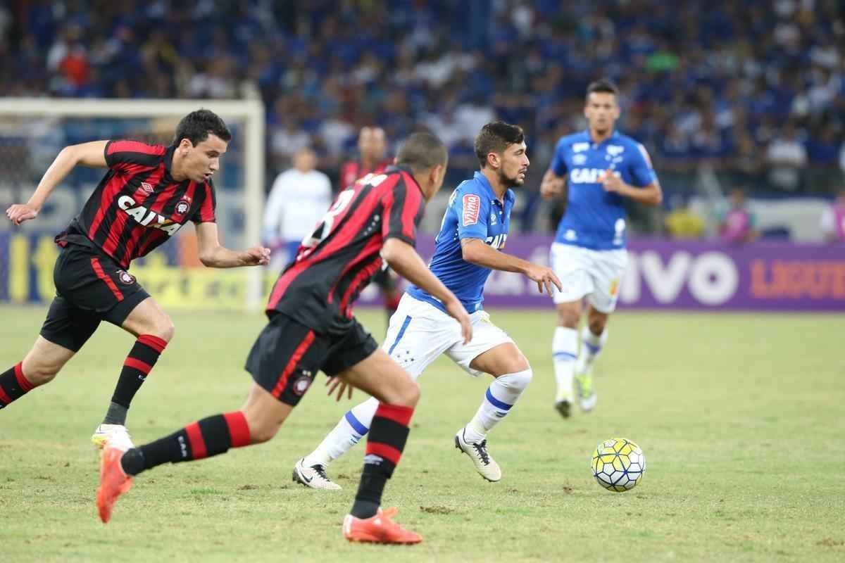 Fotos da partida entre Cruzeiro e Atltico-PR no Mineiro