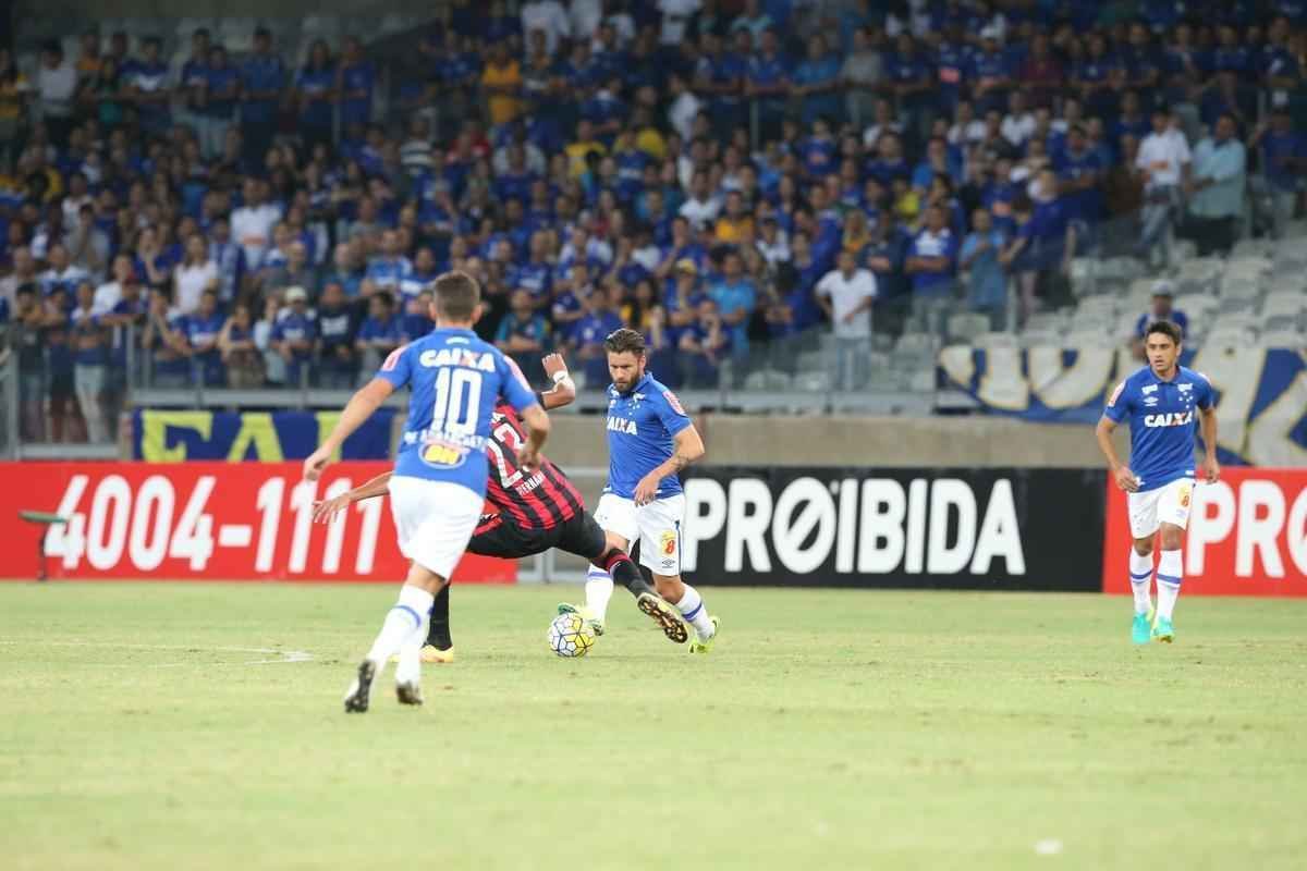 Fotos da partida entre Cruzeiro e Atltico-PR no Mineiro