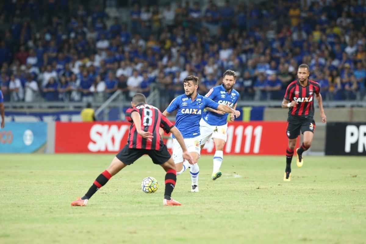 Fotos da partida entre Cruzeiro e Atltico-PR no Mineiro