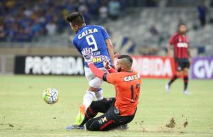 Fotos da partida entre Cruzeiro e Atltico-PR no Mineiro