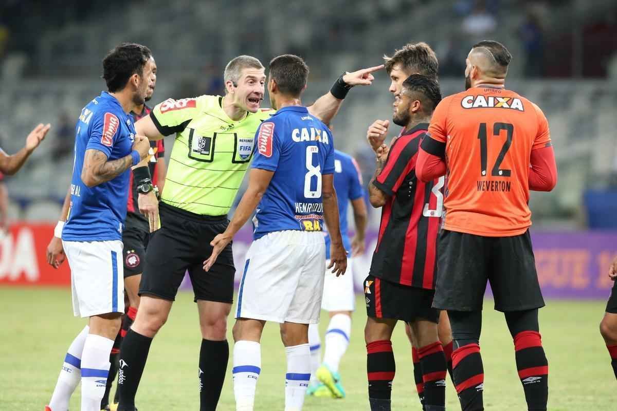Fotos da partida entre Cruzeiro e Atltico-PR no Mineiro