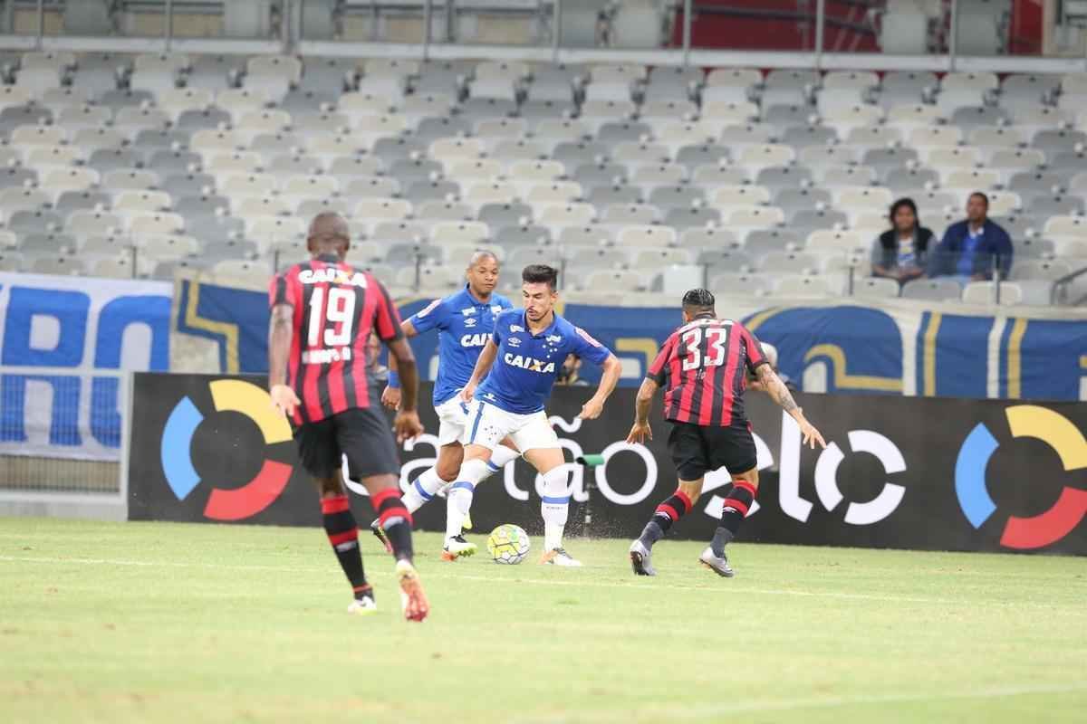 Fotos da partida entre Cruzeiro e Atltico-PR no Mineiro