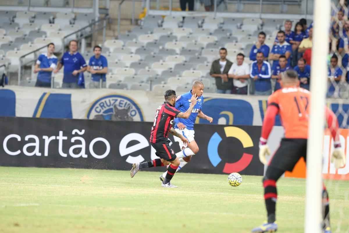 Fotos da partida entre Cruzeiro e Atltico-PR no Mineiro