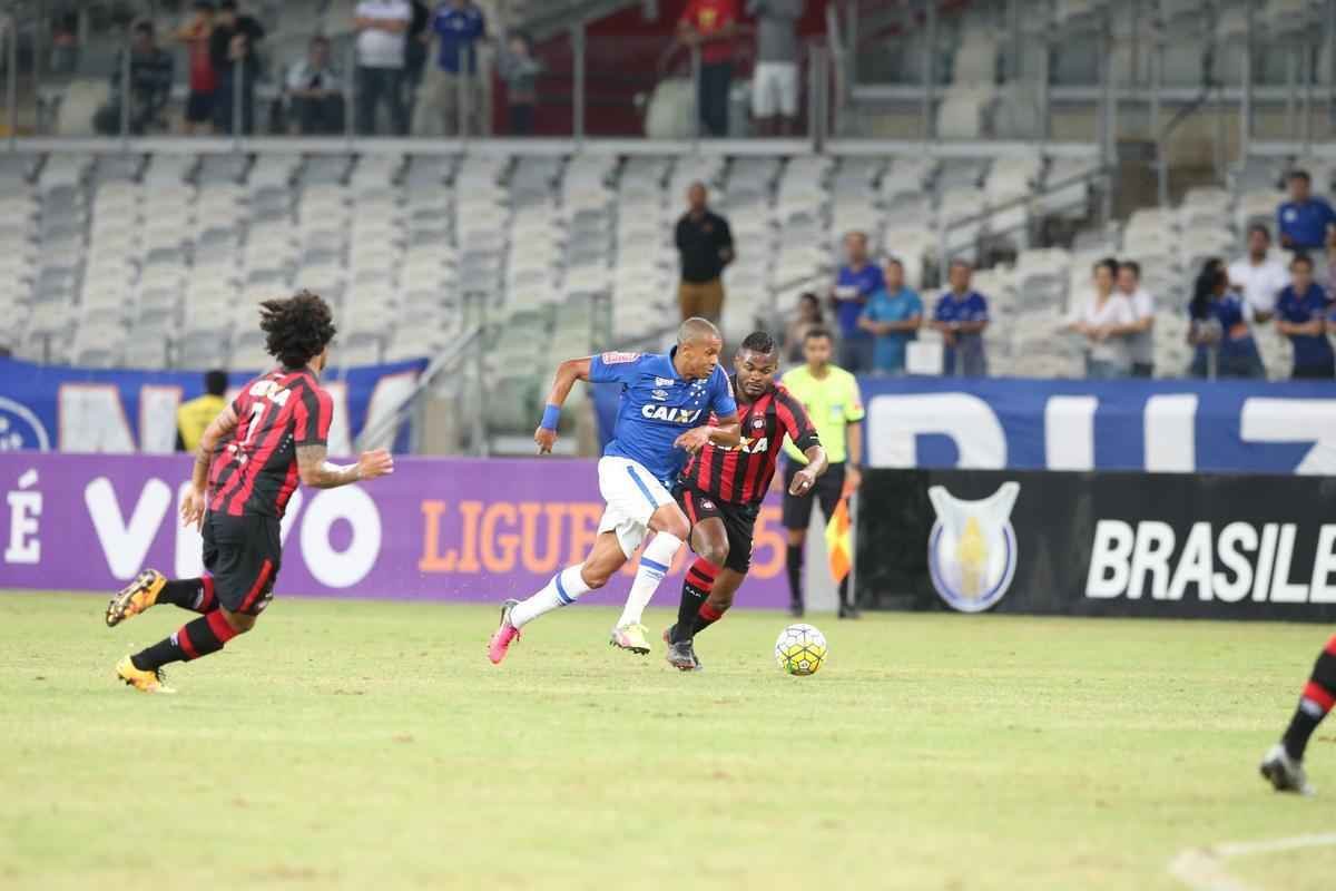 Fotos da partida entre Cruzeiro e Atltico-PR no Mineiro