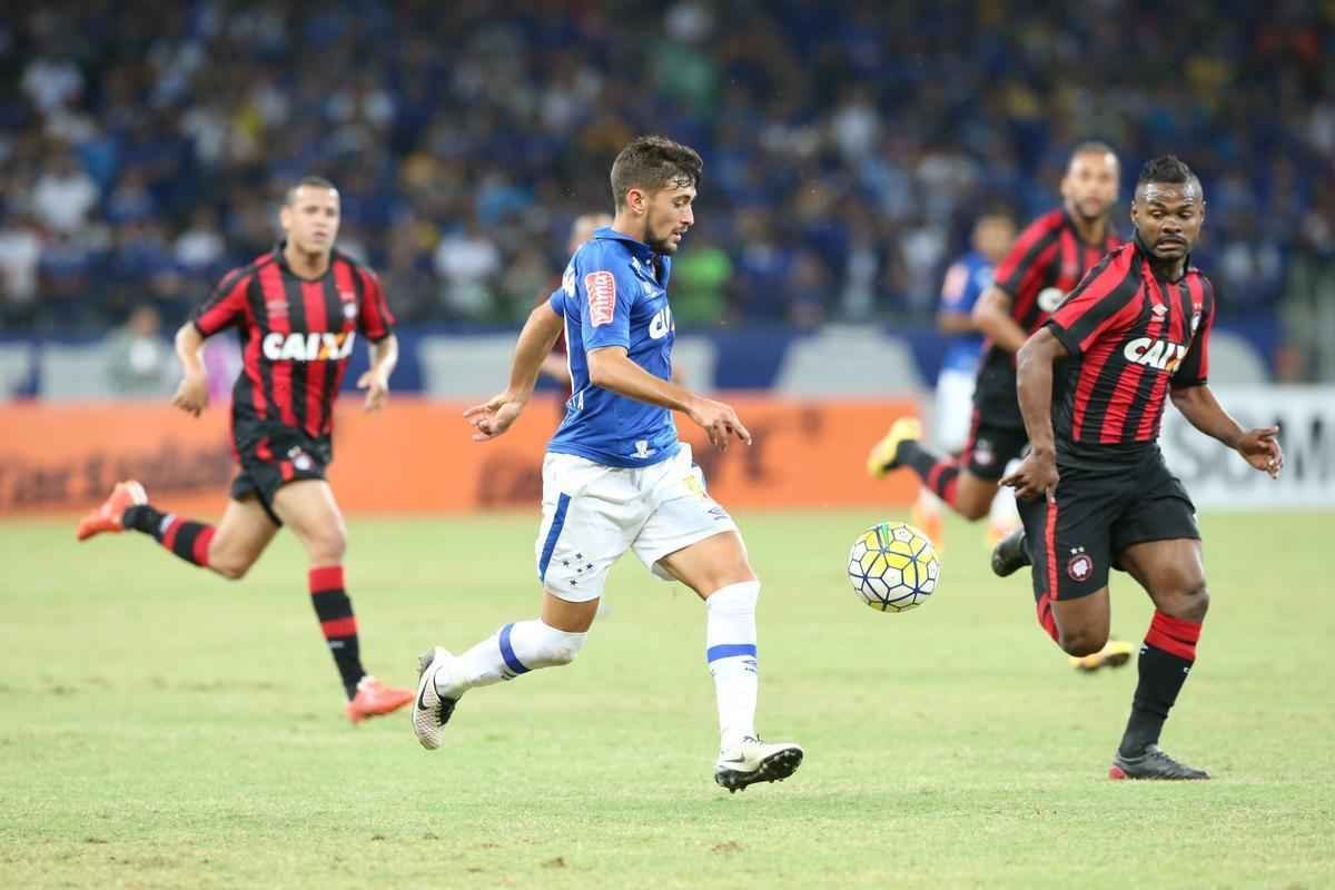 Fotos da partida entre Cruzeiro e Atltico-PR no Mineiro