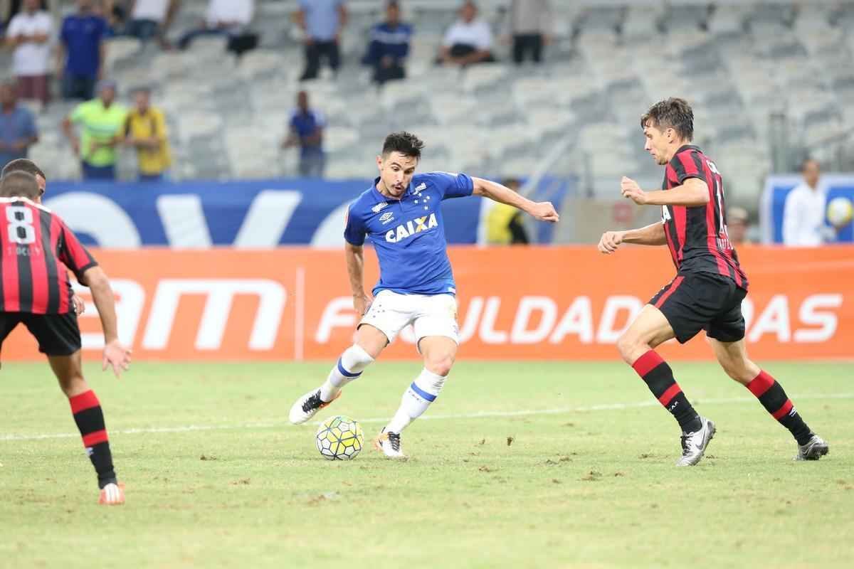 Fotos da partida entre Cruzeiro e Atltico-PR no Mineiro