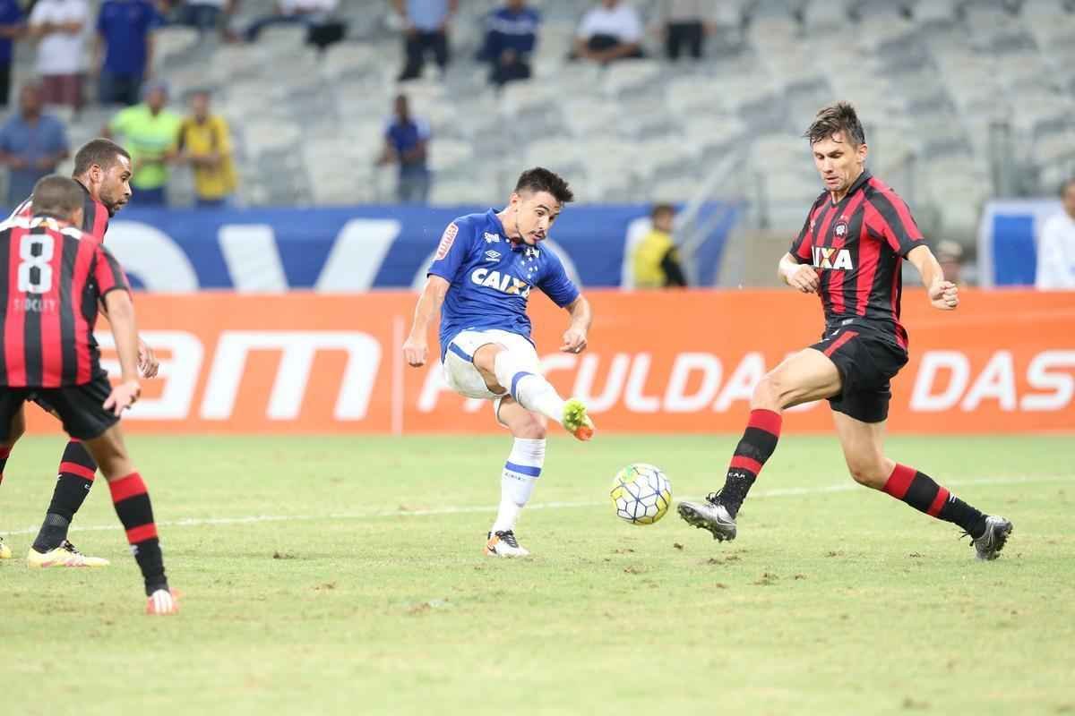 Fotos da partida entre Cruzeiro e Atltico-PR no Mineiro