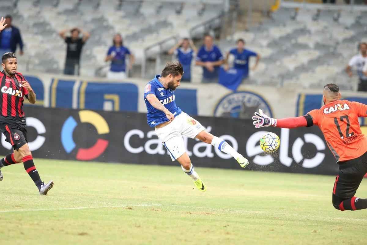 Fotos da partida entre Cruzeiro e Atltico-PR no Mineiro