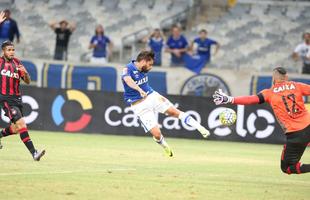 Fotos da partida entre Cruzeiro e Atltico-PR no Mineiro