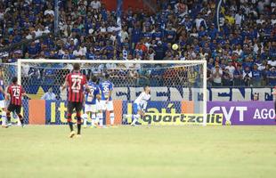 Fotos da partida entre Cruzeiro e Atltico-PR no Mineiro