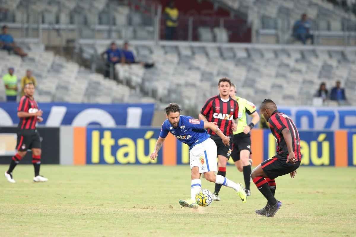 Fotos da partida entre Cruzeiro e Atltico-PR no Mineiro