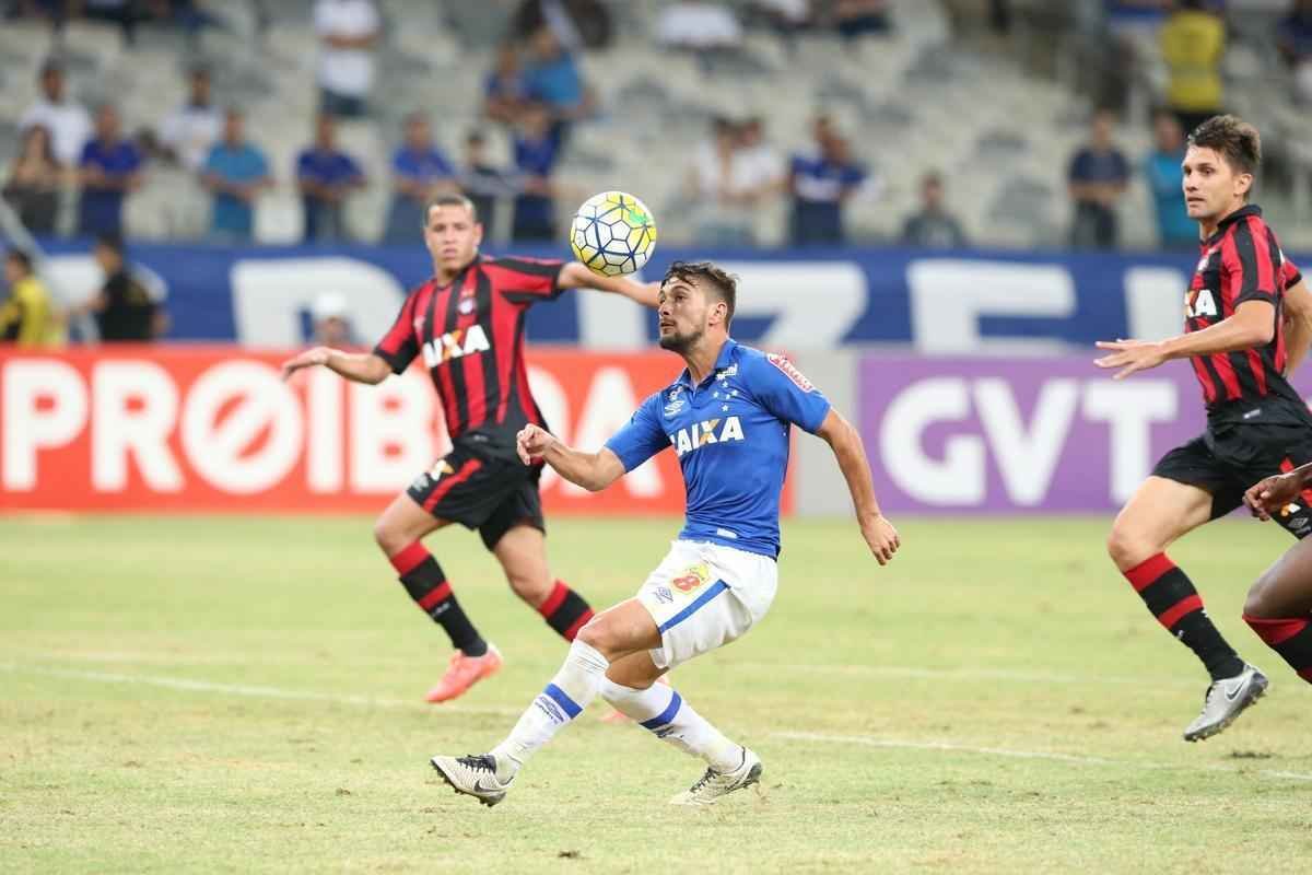 Fotos da partida entre Cruzeiro e Atltico-PR no Mineiro