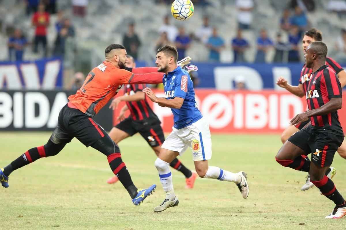 Fotos da partida entre Cruzeiro e Atltico-PR no Mineiro