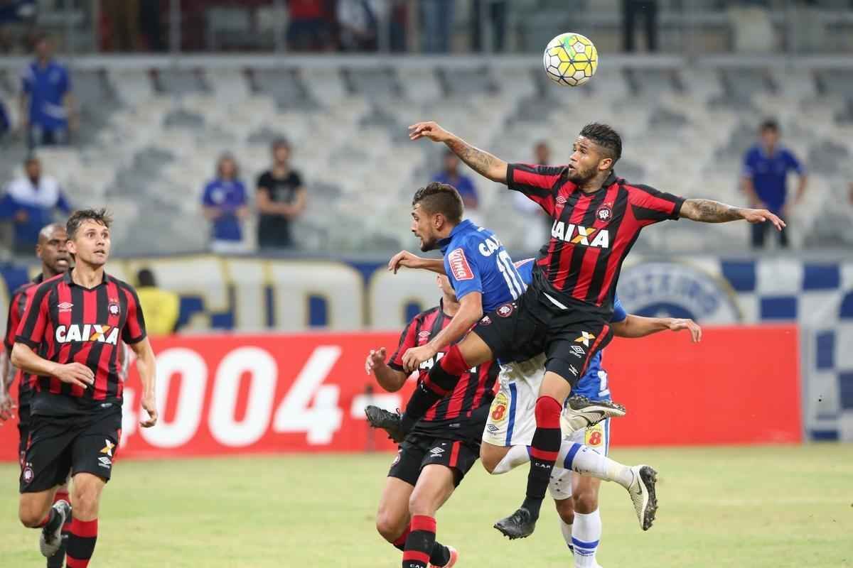 Fotos da partida entre Cruzeiro e Atltico-PR no Mineiro