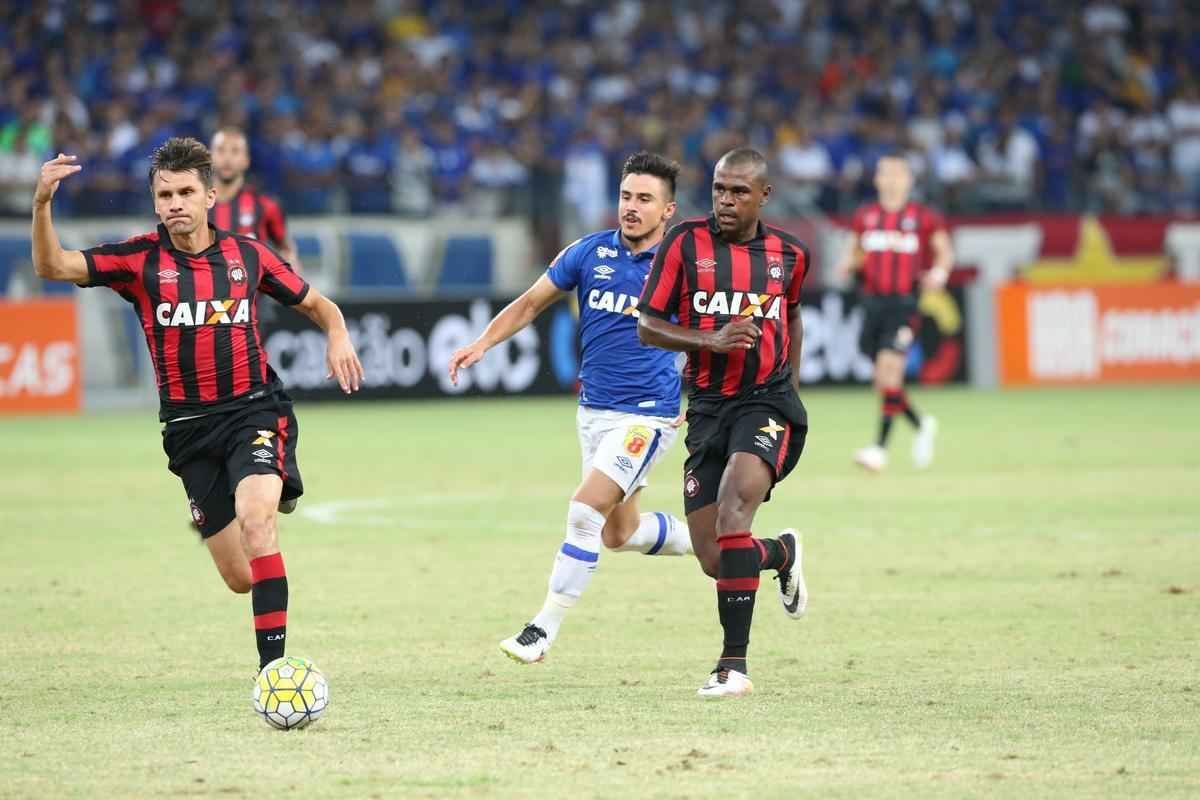 Fotos da partida entre Cruzeiro e Atltico-PR no Mineiro
