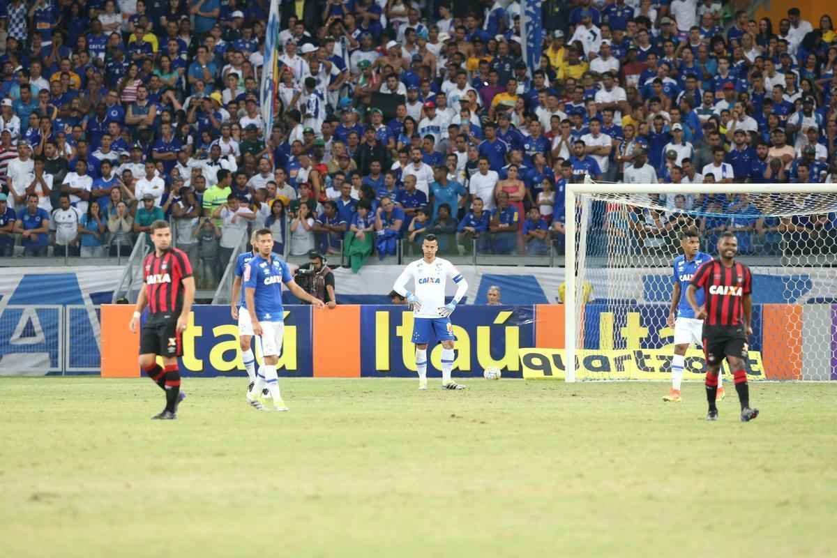 Fotos da partida entre Cruzeiro e Atltico-PR no Mineiro