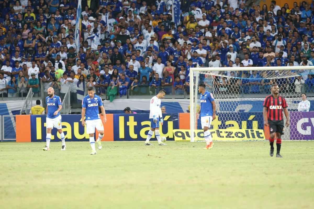 Fotos da partida entre Cruzeiro e Atltico-PR no Mineiro