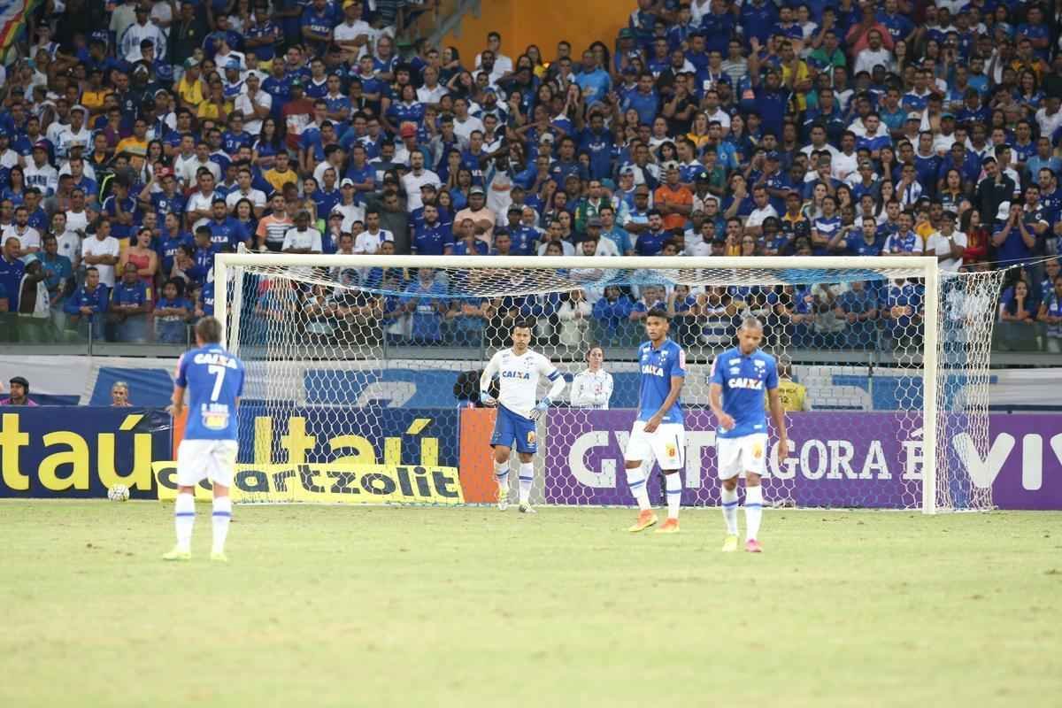 Fotos da partida entre Cruzeiro e Atltico-PR no Mineiro